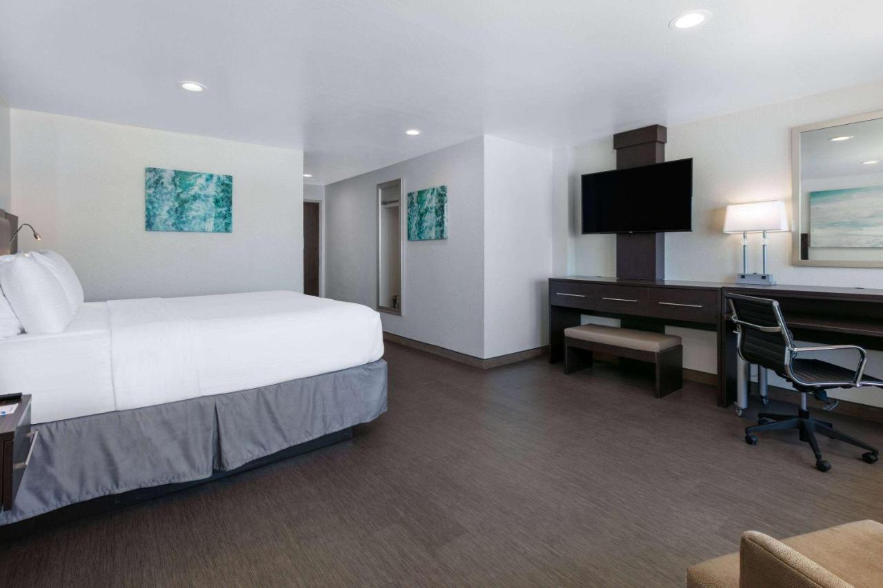 Wyndham North Padre Island Hotel